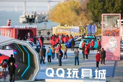 La imagen muestra a los ciudadanos visitando el área de exhibición del festival cultural. (PRNewsfoto/Xinhua Silk Road)